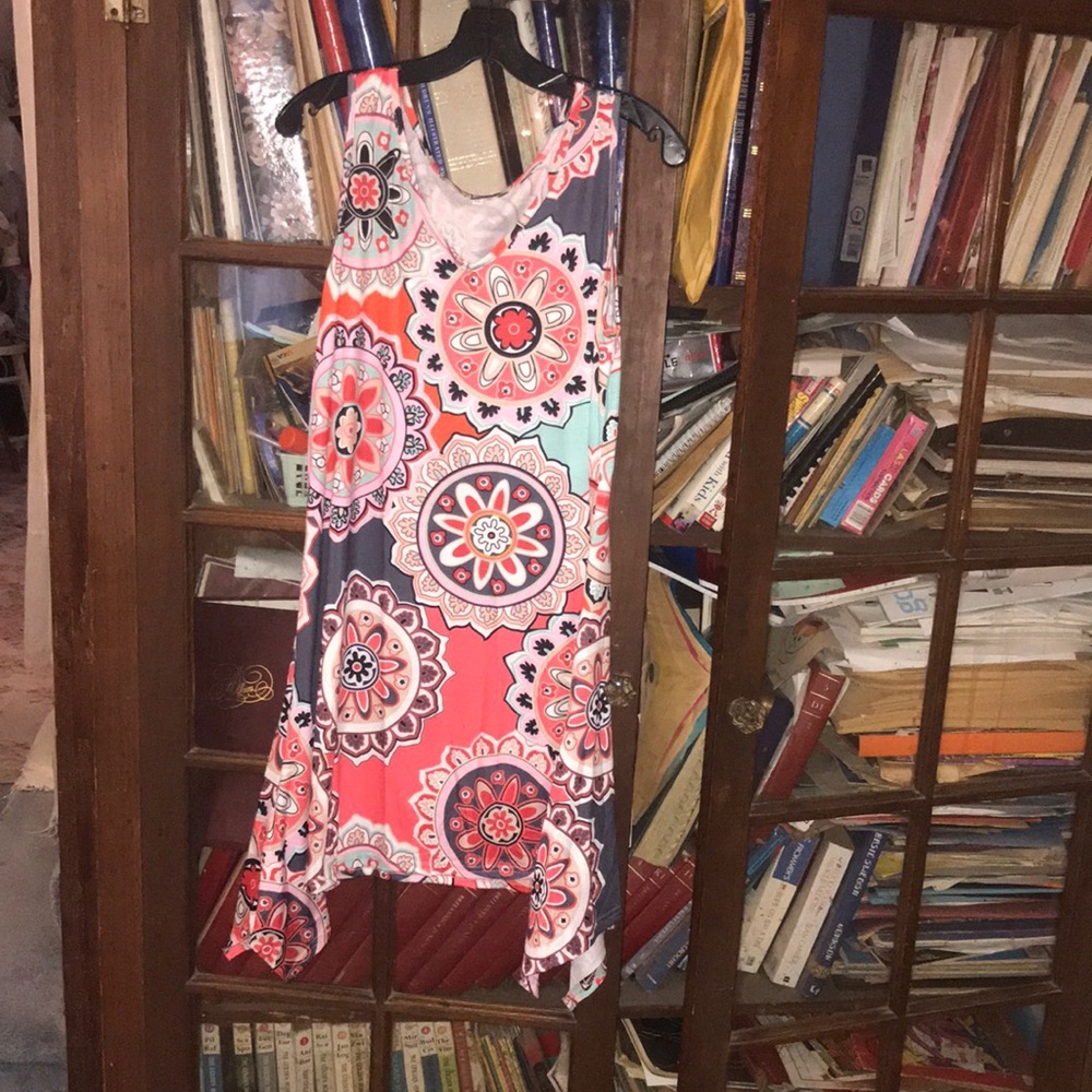 Ladies patterned long tank top with long sides